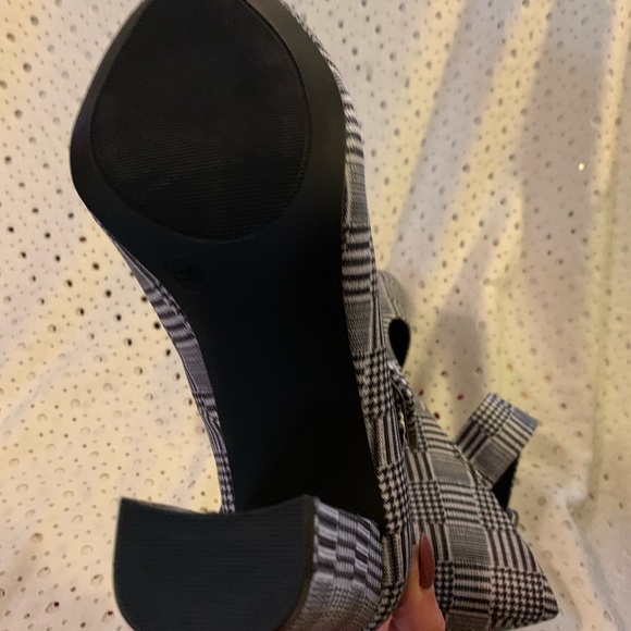 Comfort Est. 1946 Mary Jane Pumps - Picture 14 of 16